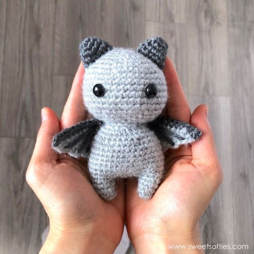 Celebrate the chills of Halloween with unique crochet patterns – all for free! Click to learn more!