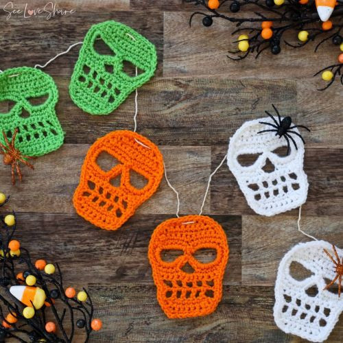 Discover free crochet patterns: From eerie Ghost Coasters to creepy Clown Pillows. Click to learn more!