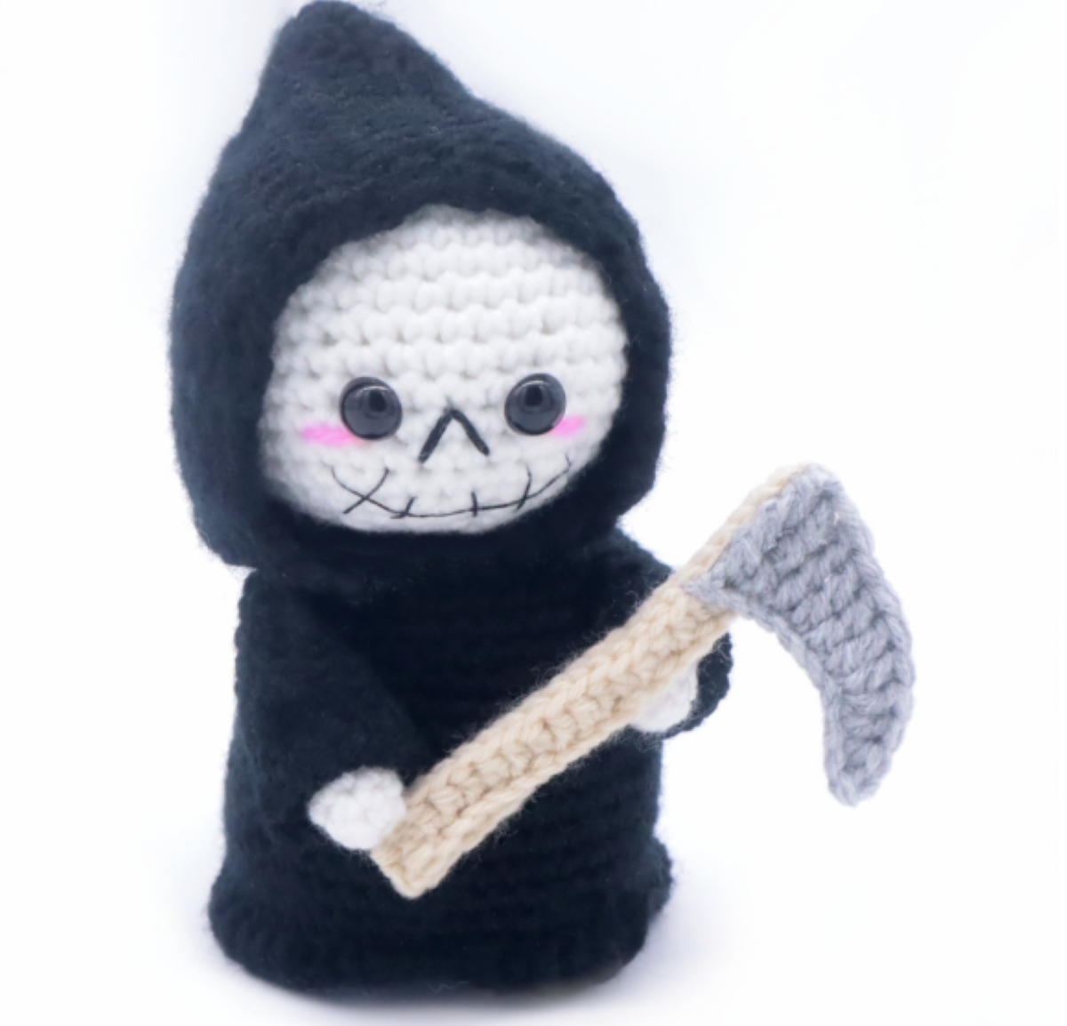 Looking for a free Grim Reaper crochet pattern? Discover 13 spooky and cute Halloween crochet projects including a FREE Grim Reaper blanket graphghan, mini amigurumi, plush Reapers, keychains and beginner-friendly patterns. Save this collection for your Halloween crochet list!
