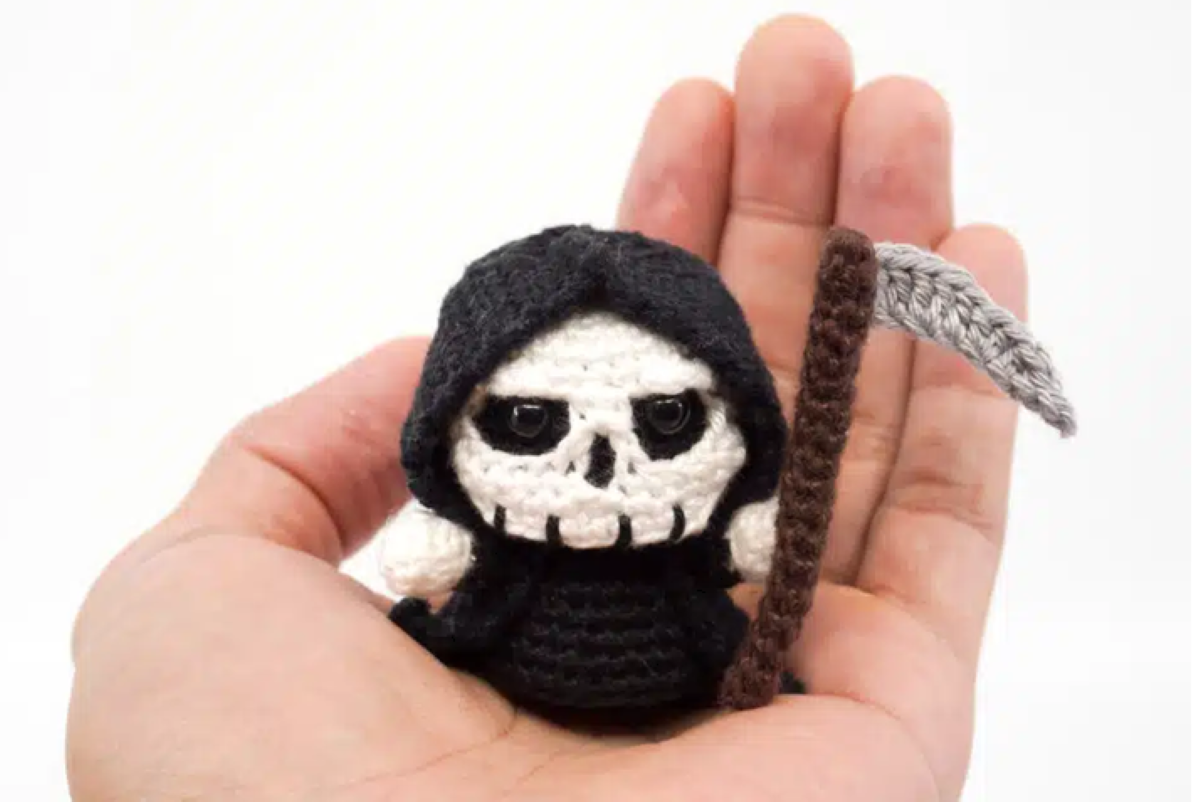 Looking for a free Grim Reaper crochet pattern? Discover 13 spooky and cute Halloween crochet projects including a FREE Grim Reaper blanket graphghan, mini amigurumi, plush Reapers, keychains and beginner-friendly patterns. Save this collection for your Halloween crochet list!